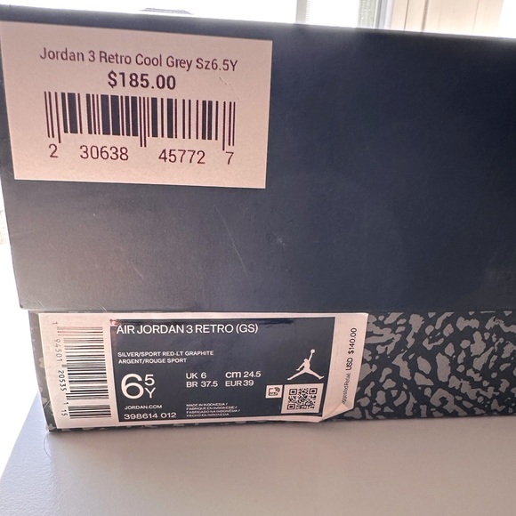 Air Jordan Retro 3’s Wolf Grey, Size 6.5 Youth and Women’s size 8 - Picture 6 of 8